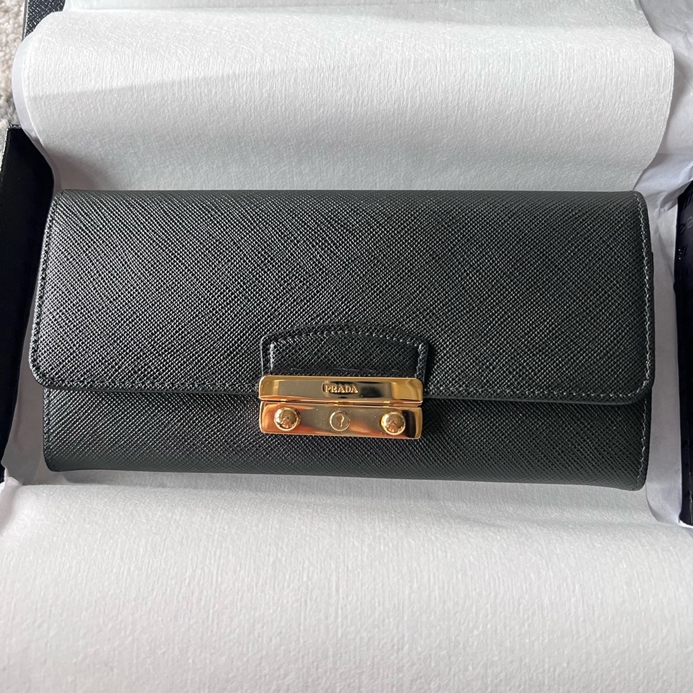 Prada large portafogli saffiano leather lock wallet in black